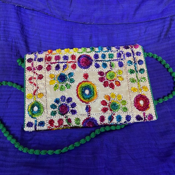 Stylist Colorful Handmade Embroidery Crossbody Bag - Picture 3 of 6